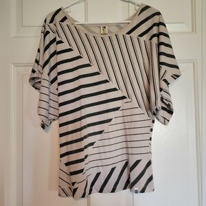 ROXY Gray & Off-white Asymmetrical Bell Short Sleeve Blouse Size Medium